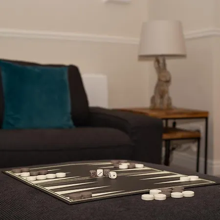 Painters Modern Location Scarborough