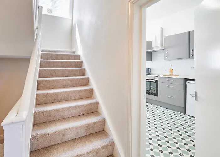 Painters Modern Location * 斯卡伯勒