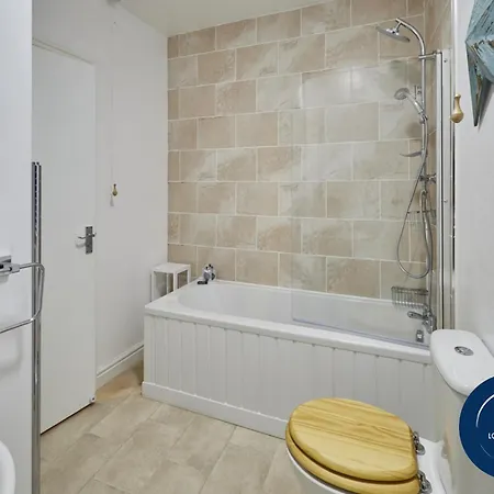 Painters Number 1 Apartment Scarborough