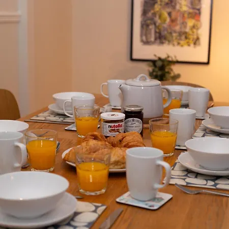 Painters Modern Location * Scarborough