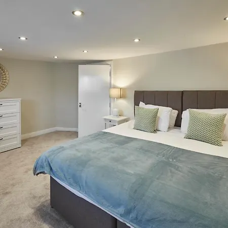 Painters Modern Location Apartment *