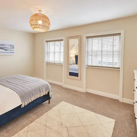 Painters Modern Location Apartment