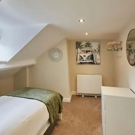 Painters Number 1 Apartment Scarborough
