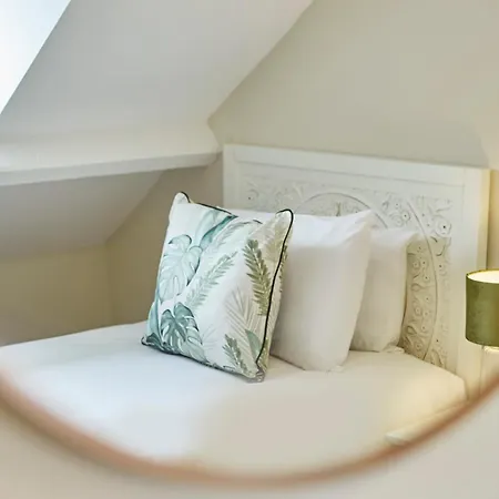 Painters Modern Location Scarborough