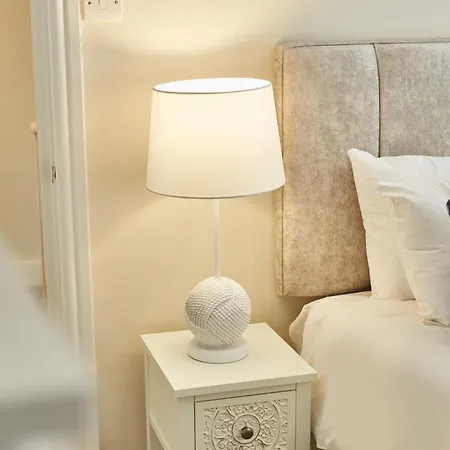 Painters Modern Location * Scarborough