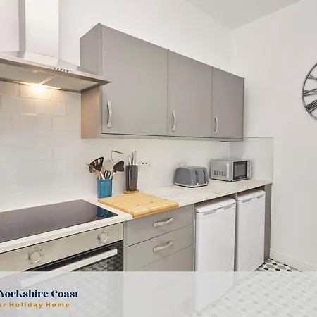 Town Centre - Ideal For Work & Family شقة سكرابورو