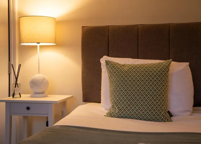 Town Centre - Ideal For Work & Family شقة