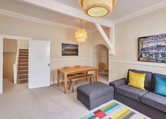 Town Centre - Ideal For Work & Family سكرابورو