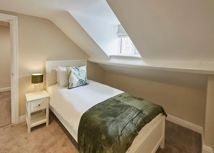 Town Centre - Ideal For Work & Family شقة سكرابورو