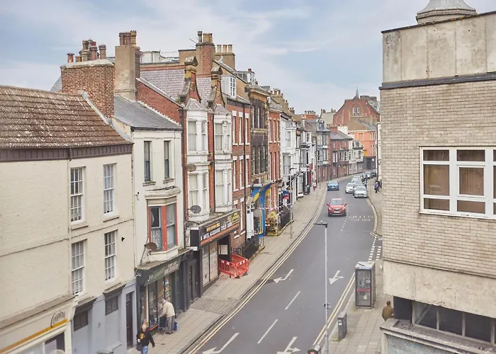 Town Centre - Ideal For Work & Family *