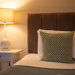 Painters Modern Location Apartment